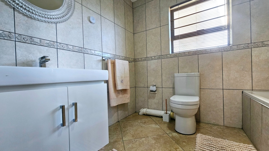 5 Bedroom Property for Sale in Dana Bay Western Cape